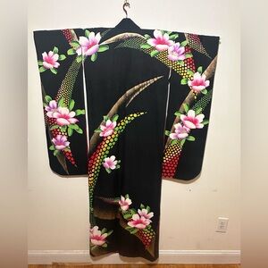 Vintage Furisode susoshiki hikizuri kimono for dance and weddings